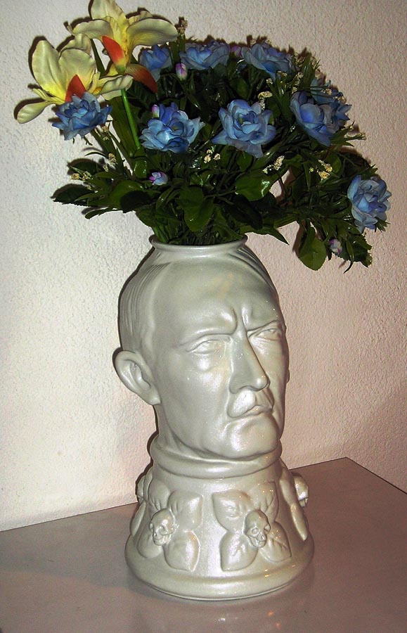 FUHRER VASE 2