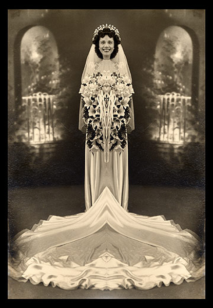 4bride-in-the-vestibule