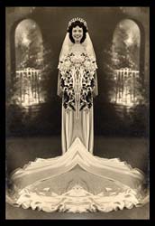 4bride-in-the-vestibule